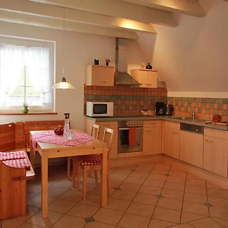 Richard Apartman *